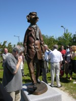 sculpture en bronze monumentale: inauguration Philoprof